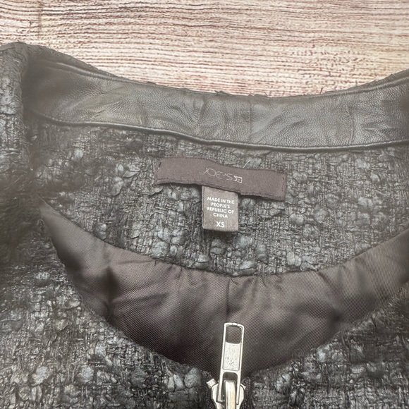 NWOT Joe’s zip up top size XS
Pit to pit: 15 1/2”
Length: 20” - Picture 8 of 8